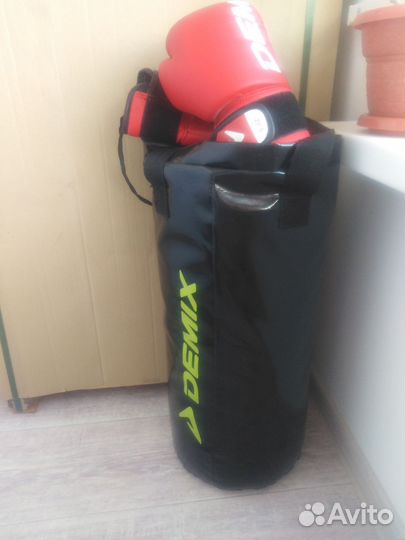 Боксерская груша и перчатки