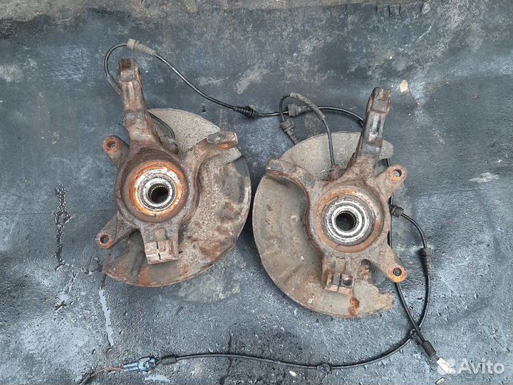 Кулак поворотный Сузуки SX4 в сборе