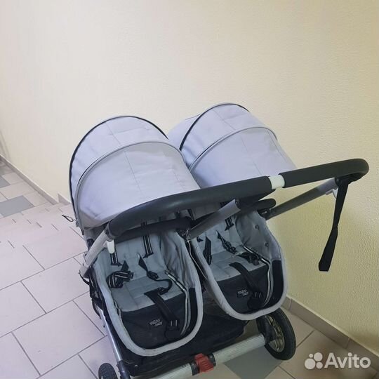 Коляска для двойни,погодок