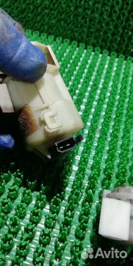 Активатор лючка бензобака audi A6/100 C4