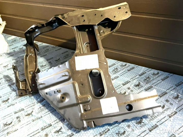 Суппорт фары правый Lexus Lx 15-21