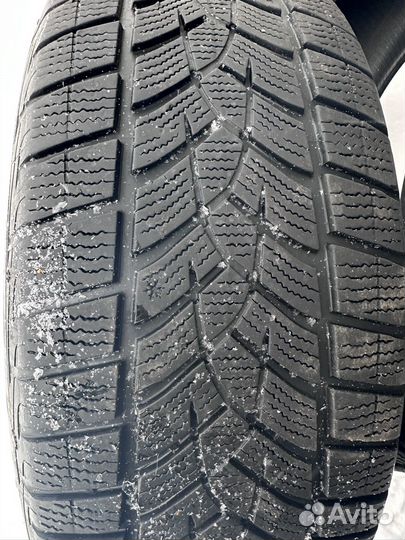 Goodyear UltraGrip Ice 225/60 R17 104R