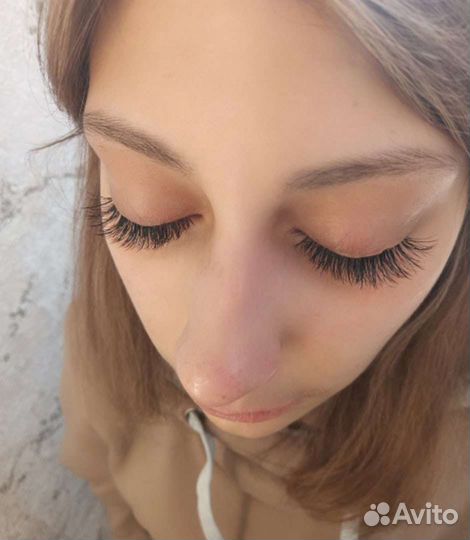 Наращивание ресниц в кабинете и оформление бровей