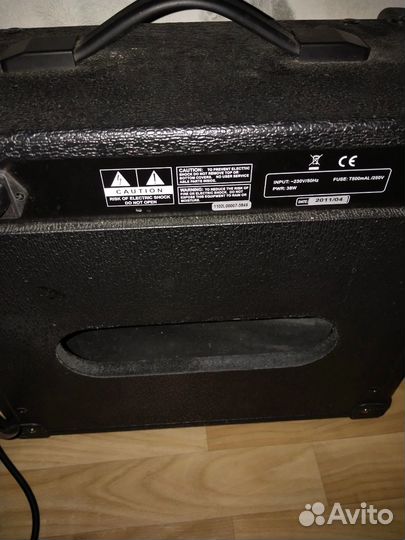 Гитарный комбоусилитель