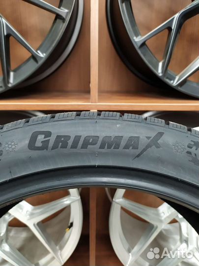 Gripmax SureGrip Pro Winter 275/40 R22 и 315/35 R22 111V