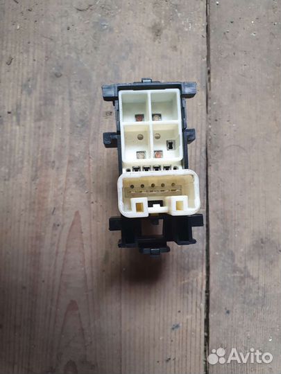 Кнопка стеклоподъемника Toyota Corolla E150