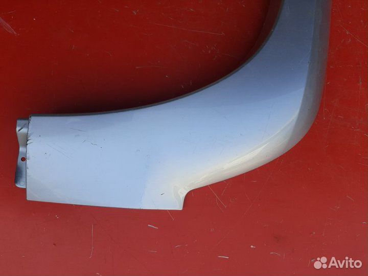Молдинг на крыло передний левый Toyota Land