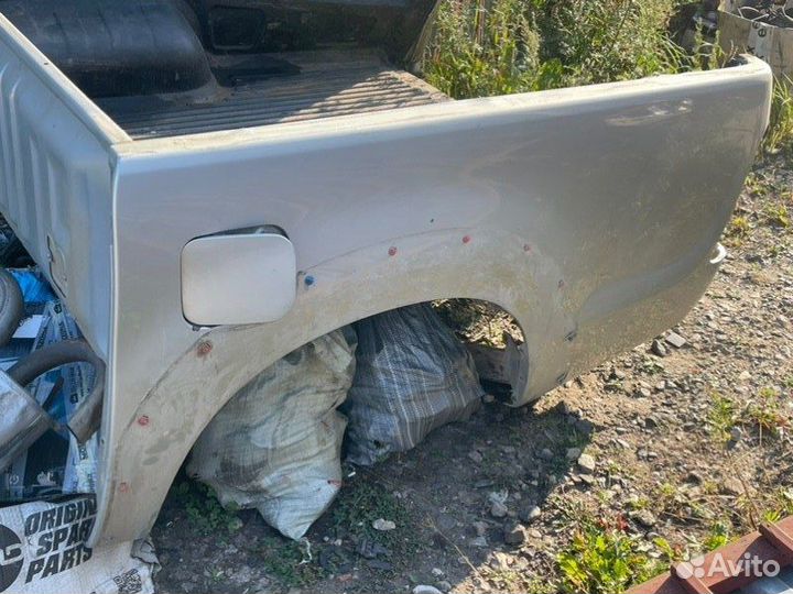 Крыло заднее левое Toyota Hilux