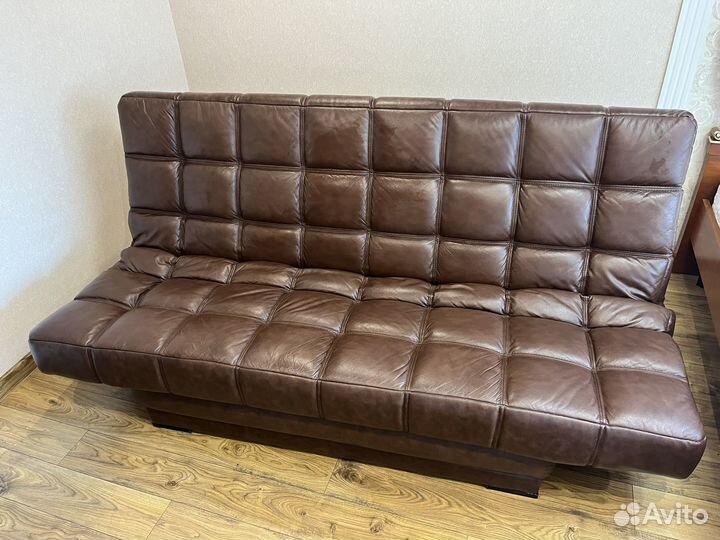 Кожаный диван