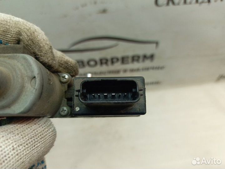 Моторчик стеклоподъемника задний правый Hyundai