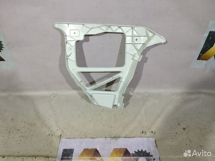 Форд Фокус 2 2005-2008 Крепление правое зад 13182