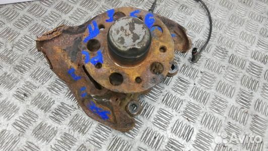 Ступица передняя левая mercedes benz C-class W203