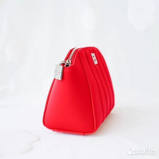 Косметичка givenchy красная