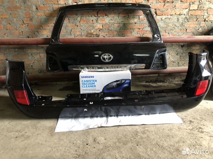 Бампер задний Toyota Land Cruisar 200