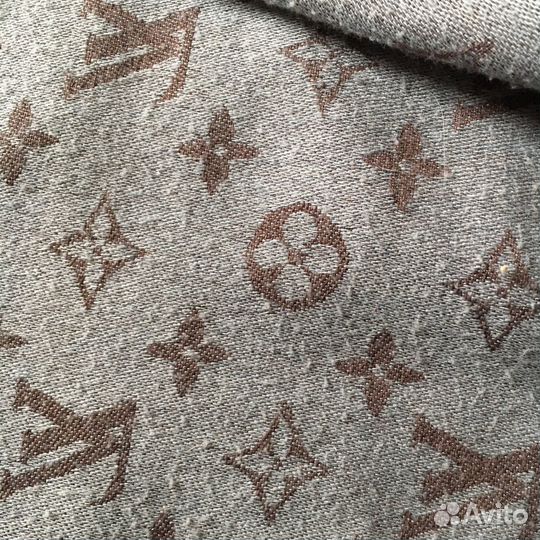 Платок Louis Vuitton 140 на 140 см