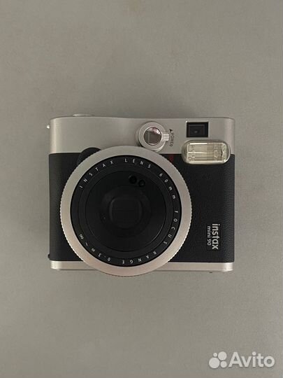 На доставке Instax mini 90