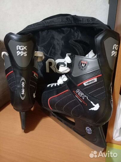 Коньки хоккейные