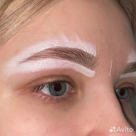 Модели на брови