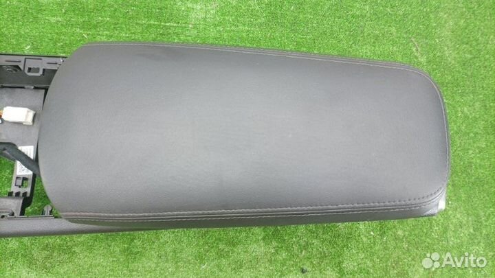 Подлокотник Kia K5 DL3 G4KN 2020