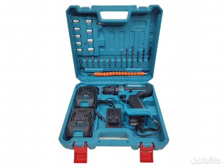 Шуруповерт Makita с набором оснастки