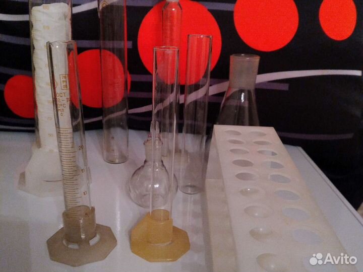 Стеклянные пузырьки,пробирки