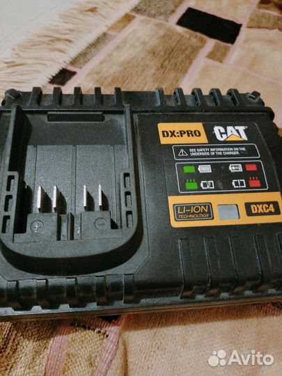 Зарядное устройство CAT 4A