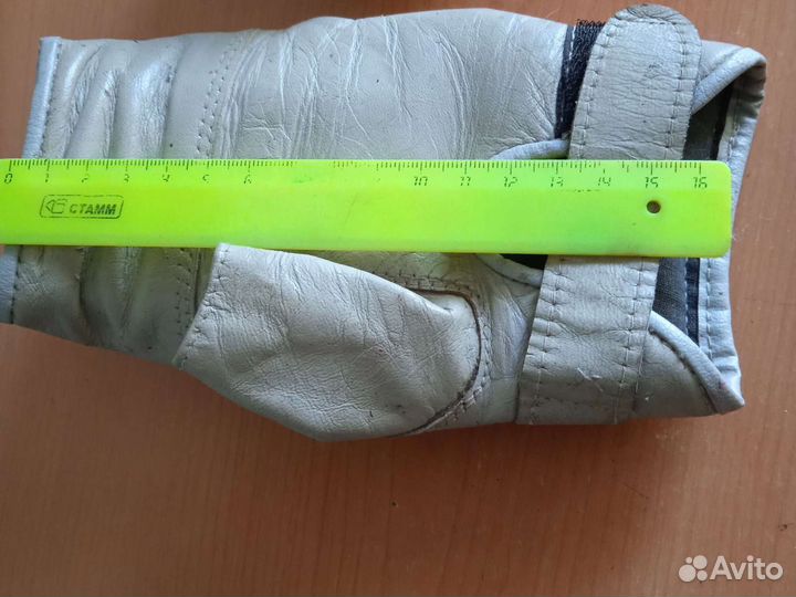 Перчатки для кикбоксинга