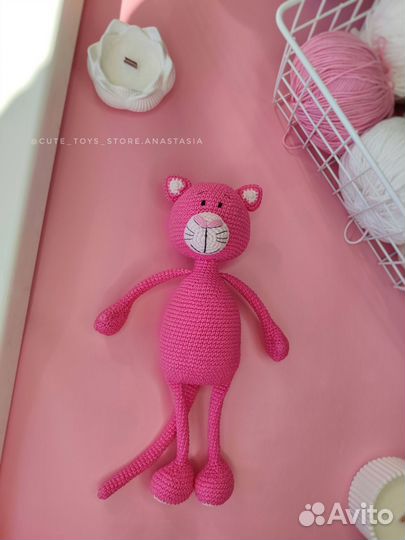 Вязаная игрушка Розовая пантера