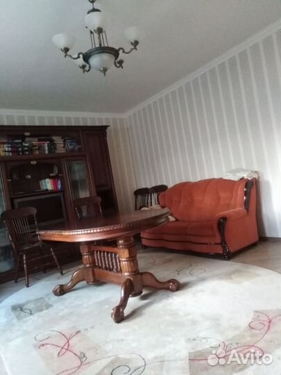 Стол из массива гевеи (Малайзия)