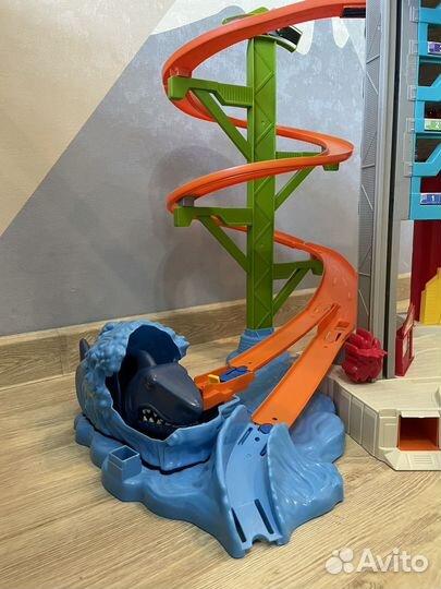Hot wheels парковка акула
