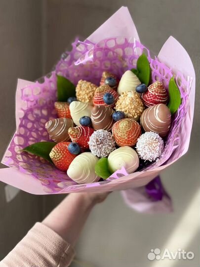 Клубника в шоколаде букет