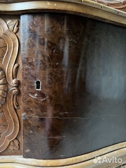 Старинный шкаф буфет горка