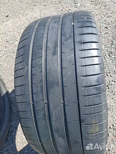 Pirelli P Zero PZ4 31.5/35 R21