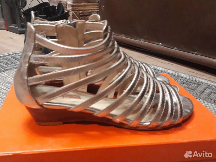 Босоножки Laura Biagiotti