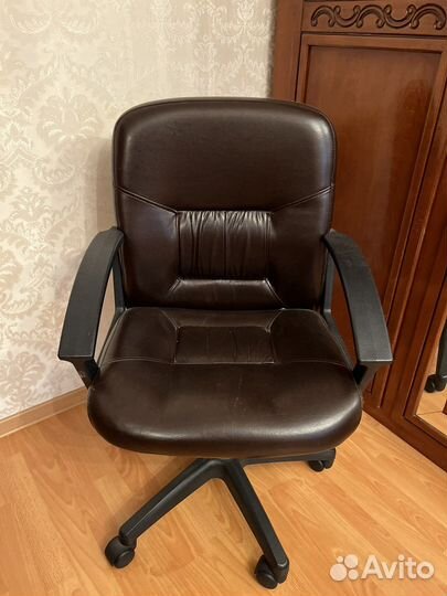 Компьютерный стул кожаный