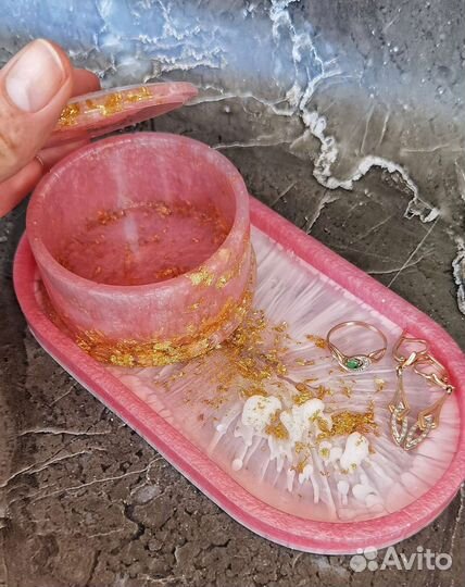 Шкатулочка с подставкой под украшения