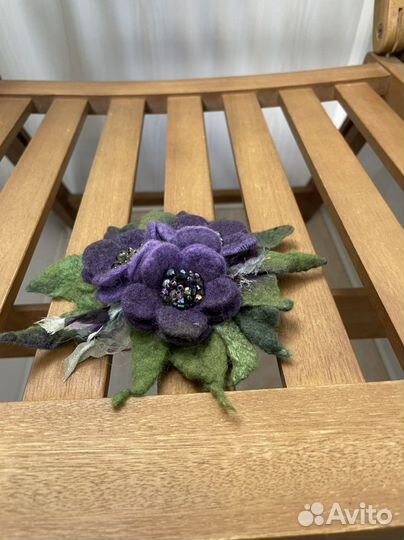 Валяная брошь «Фиалковая»