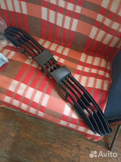 Решётки бампера Пассат Б5+.цена за обе решётки