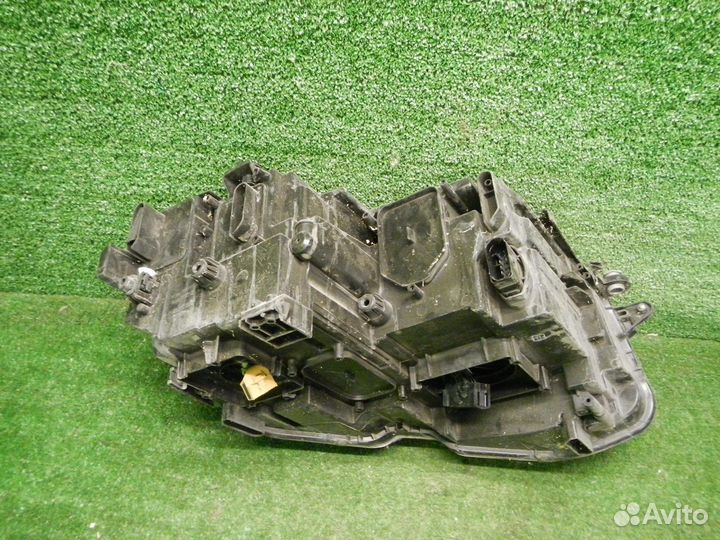 Фара левая Volkswagen Tiguan