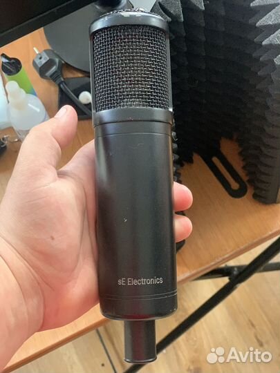 Студийный микрофон SE Electronics 2200