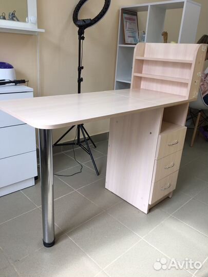 Маникюрный стол складной