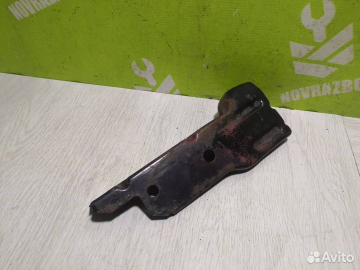 Кронштейн усилителя переднего бампера правый Фол