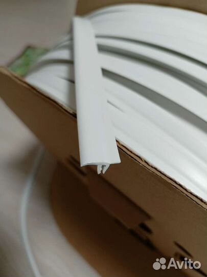 Плинтус потолочный для натяжного потолка