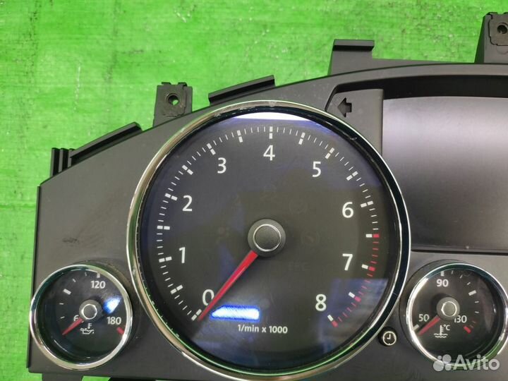 Панель приборов цветной экан VW Touareg 07-10