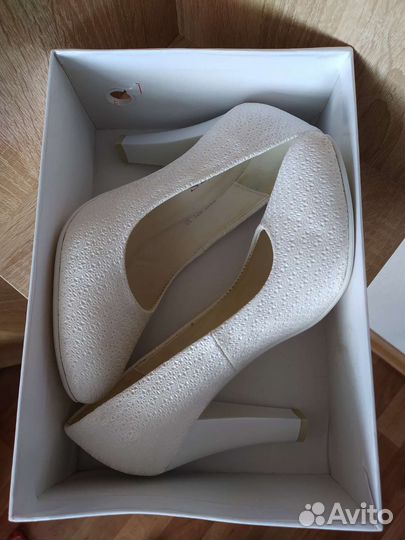 Размер 38, маломерят на 37-37, 5