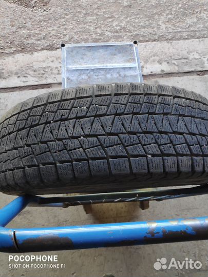 Bridgestone Blizzak DM-V1 215/70 R16