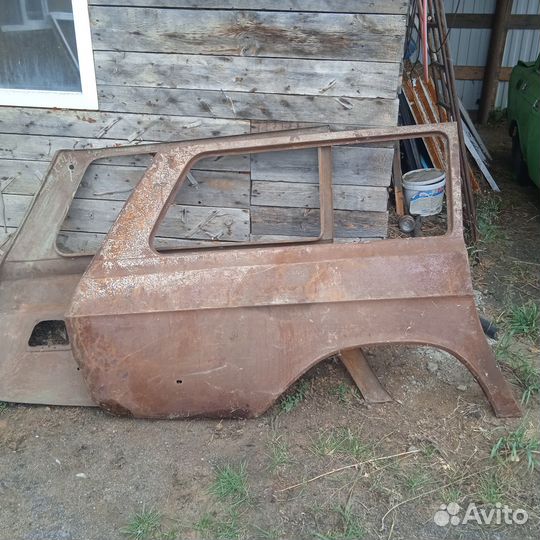 Задние крылья от волги фургон 2шт В наличии