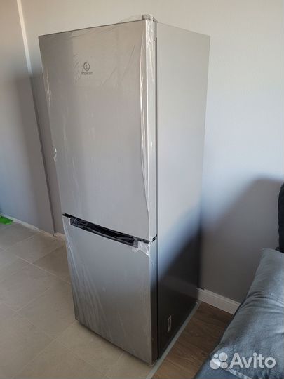 Холодильник Indesit DS 4160 S