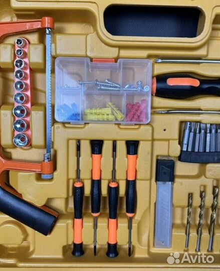 Набор инструментов с шуруповёртом DeWalt
