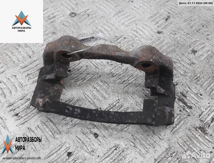 Скоба суппорта Volkswagen Passat B4 1995